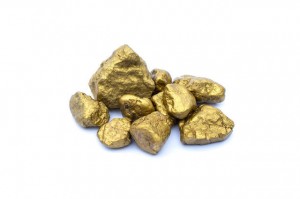 如何深入理解黄金的价值属性？这种价值属性对投资决策有何影响？
